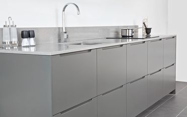 Nytt kök i modern stilren design